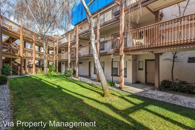 Building Photo - 1531 S Villa Way