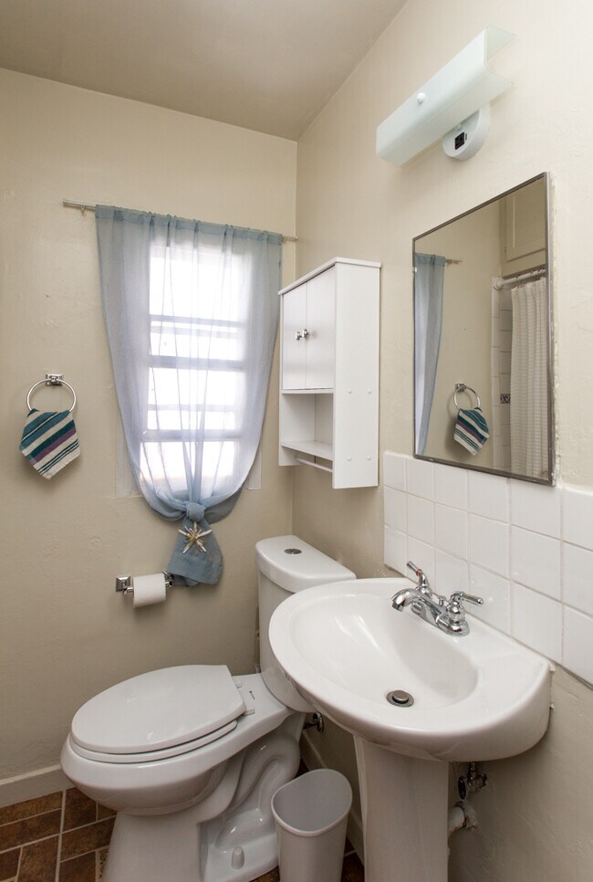 Building Photo - OLD TOWN NORTH VALLEY 2/BD 2/BA 1/CG