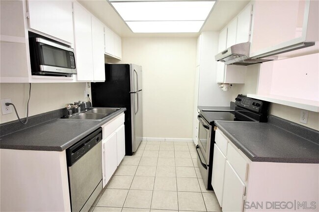 Foto del edificio - 10284 Black Mountain Rd