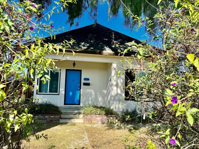 Foto del edificio - 1594 Main St