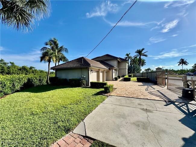 Foto del edificio - 14370 McGregor Blvd