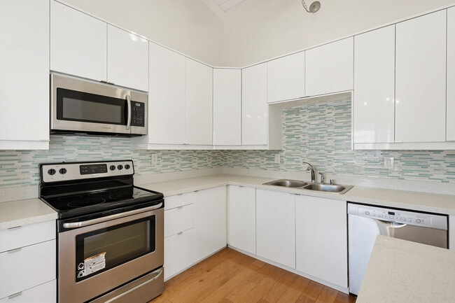 Building Photo - 3733 Riviera Dr