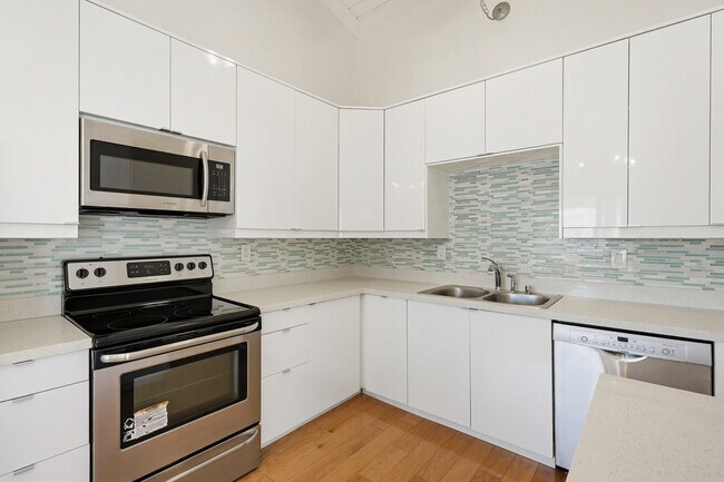 Foto del edificio - 3733 Riviera Dr