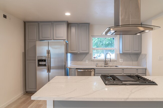 Foto del edificio - Major upgrades before move in!