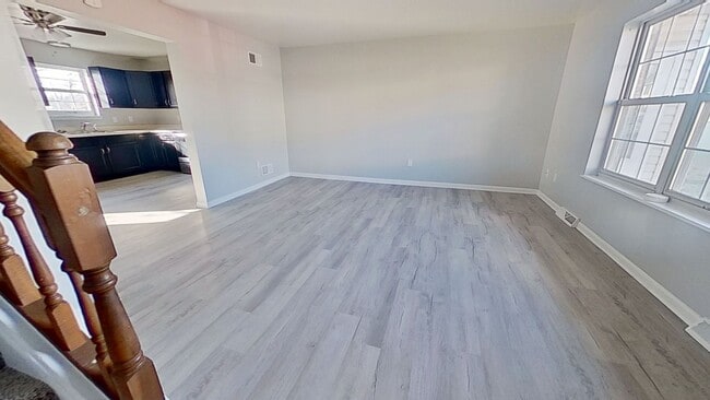 Building Photo - Comfortable & Easy Townhouse Living