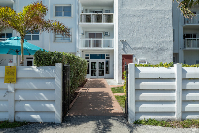 Building Photo - Leisure Beach Condominiums