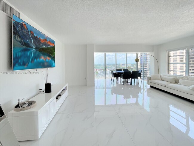 Building Photo - 11111 Biscayne Blvd