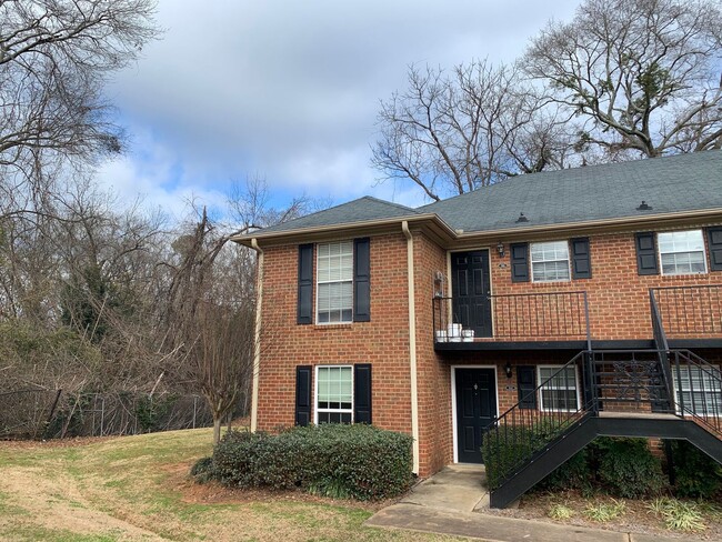 Building Photo - Winfield Chase Condo 2 BR 1 BA off Prince ...