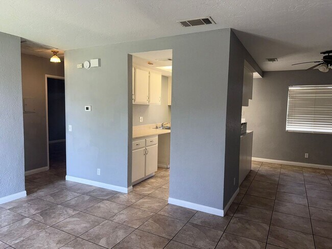 Foto del edificio - 13340 Navajo Rd