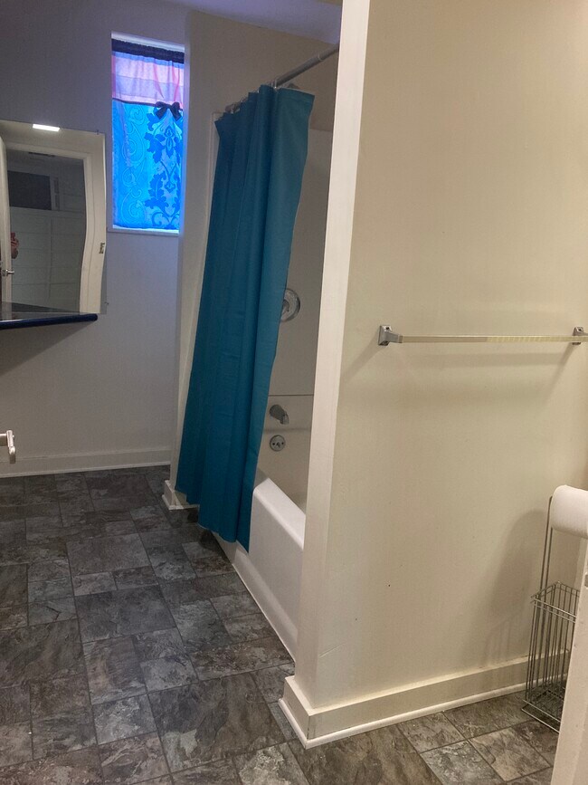 Bath 2 - 259 S Rosemead Blvd