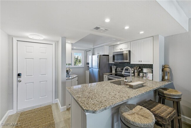 Foto del edificio - 8350 Estero Blvd