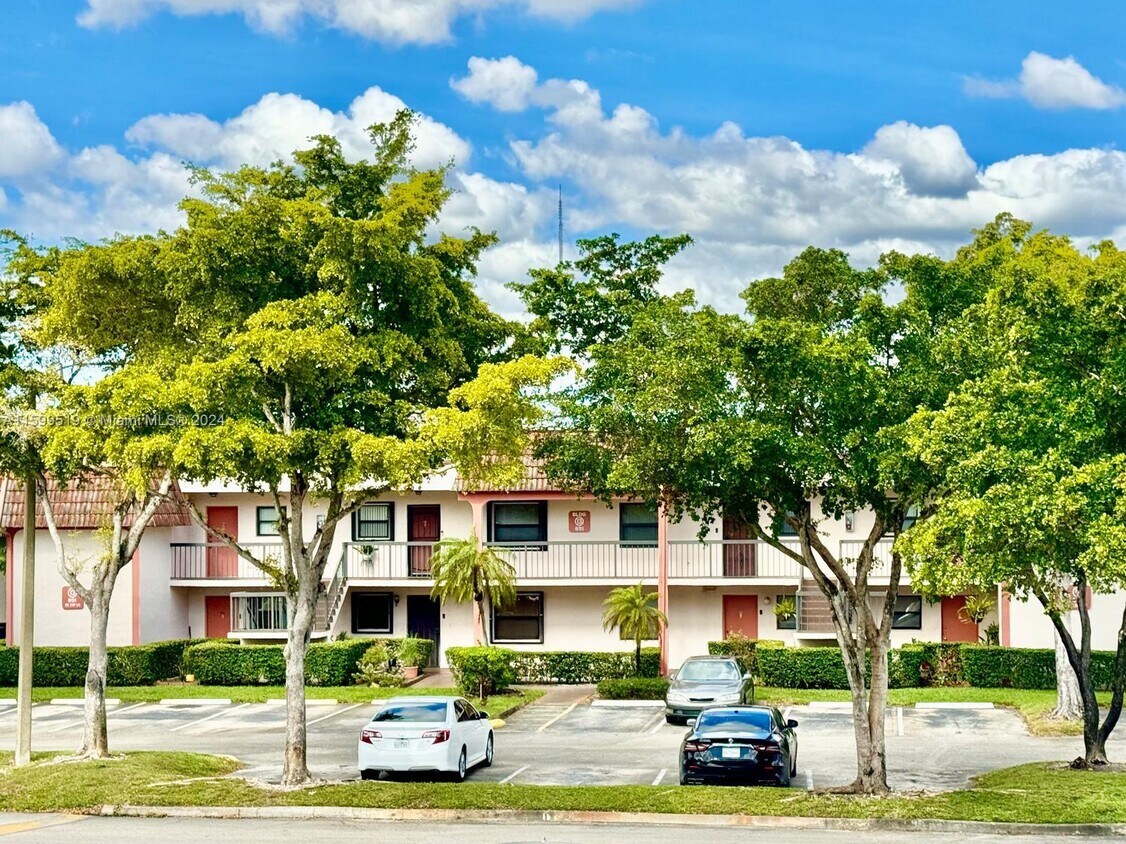 Foto principal - 870 NE 207th Terrace