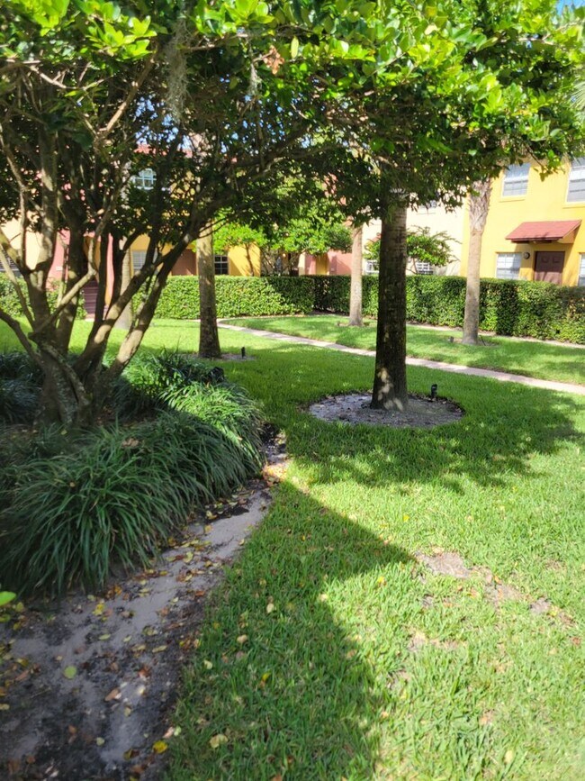 Foto del edificio - Lake Davis sought after Olde Delaney Square