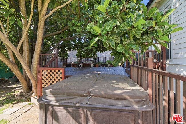 Building Photo - 1301 Angelus Ave