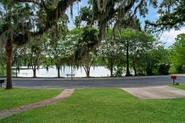 Building Photo - 1647 Lake Ella Dr