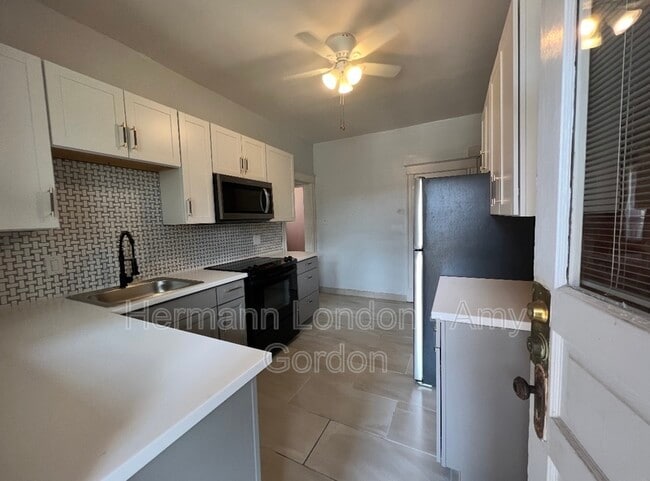 Building Photo - 3918 Flad Ave