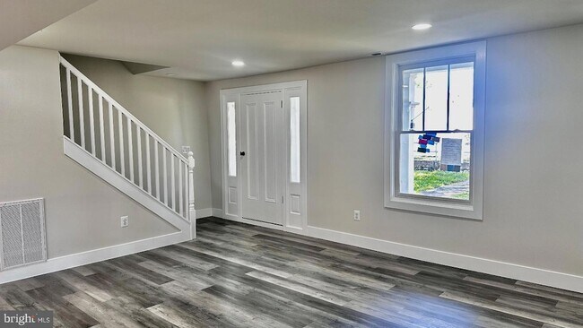 Foto del edificio - 5241 Main St