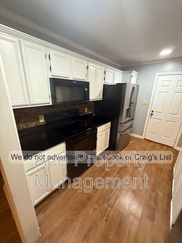 Building Photo - 212 Fair Oaks Dr