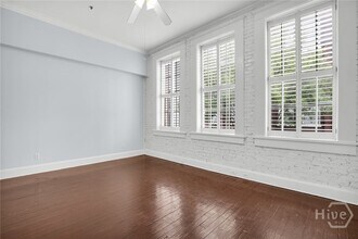 Building Photo - 321 W Broughton St