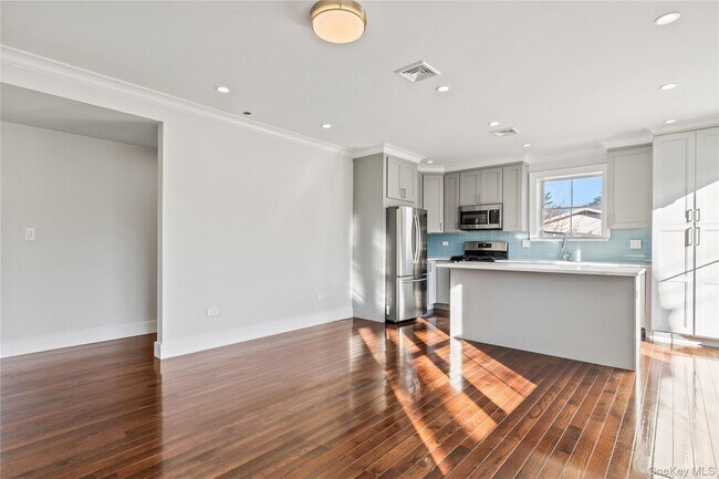 Foto del edificio - 385 Midland Ave