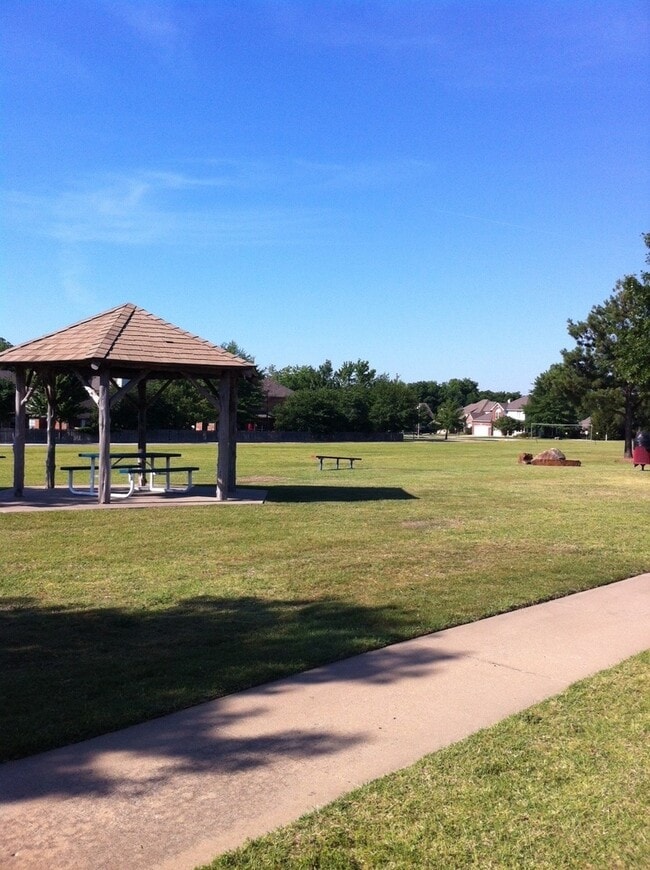 Foto del edificio - 3 Bedroom Plus Office in Stone Mill! Great open floor plan, huge kitchen!