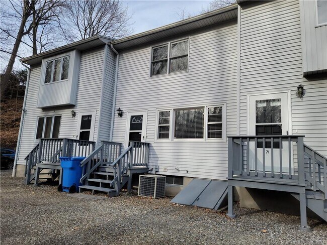 Building Photo - 73 Roberts St