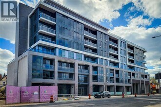 Building Photo - 415 Main St W