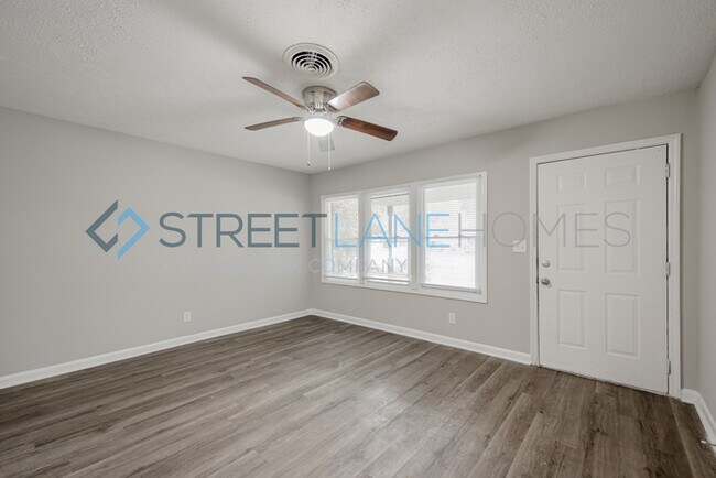 Building Photo - Charming 4 Bedroom in Columbus!