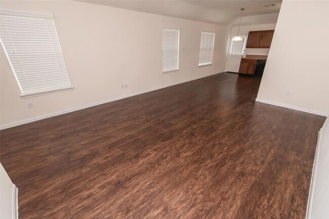 Foto del edificio - 14470 Platzer Dr