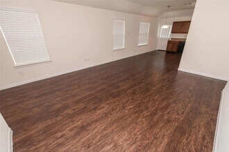 Building Photo - 14470 Platzer Dr