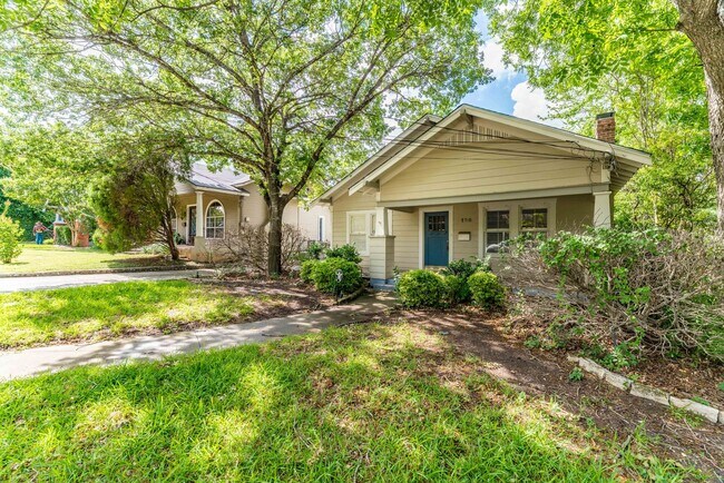 Foto del edificio - Alamo Heights Cottage