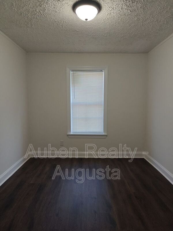 Building Photo - 2524 Rhodes Dr