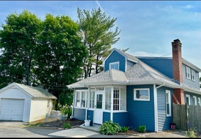 Foto del edificio - 16 Hillcrest Cir