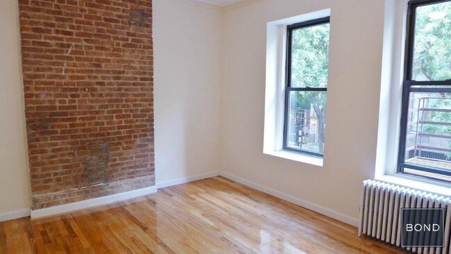 Building Photo - 168 E 88th St