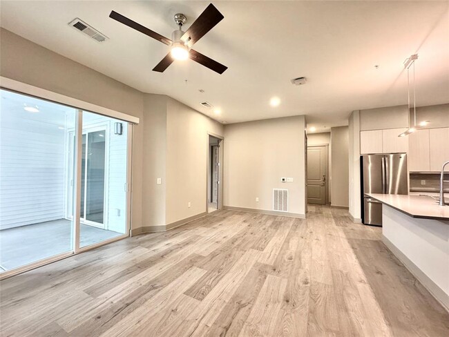 Foto del edificio - 401 W 25th St