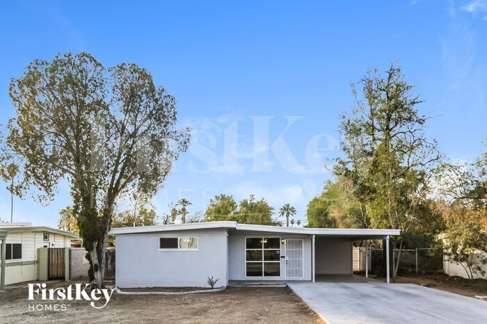 Primary Photo - 2901 East Osborn Road