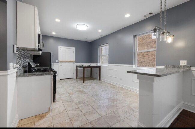 Building Photo - 8222 S Maryland Ave