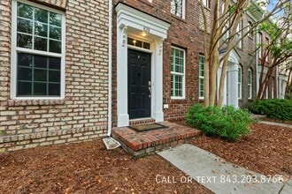 Building Photo - 828 Rue Dr