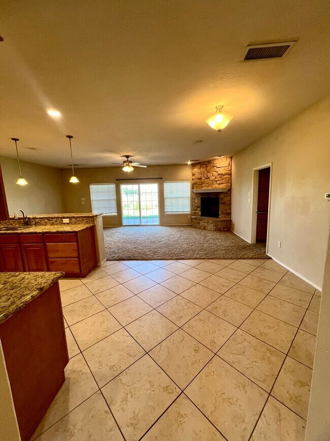 Foto del edificio - Beautiful move in ready home.