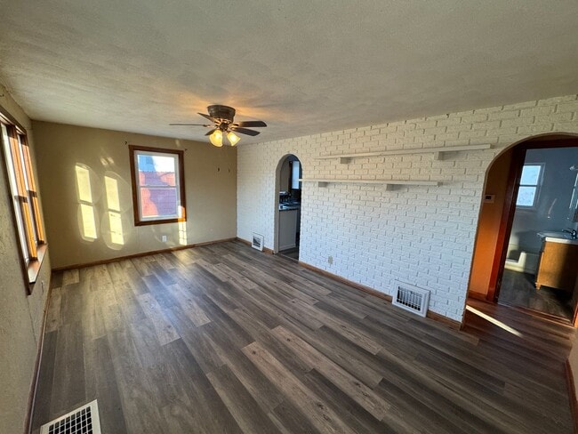 Building Photo - Cozy 2-Bedroom Home In a Peaceful Neighborhood!