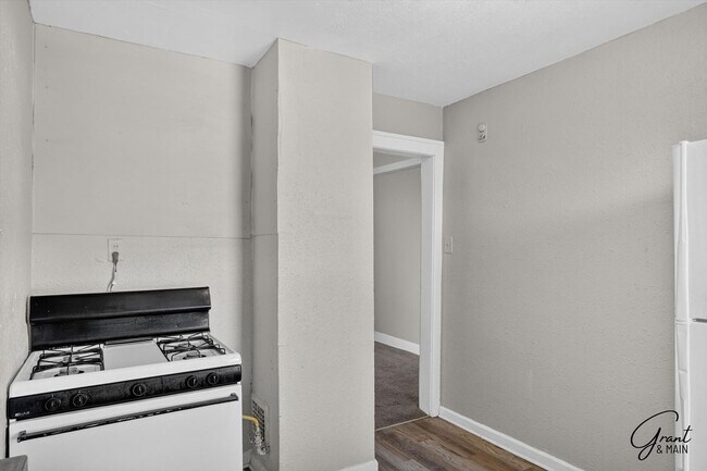 Building Photo - 13528 Ardmore St