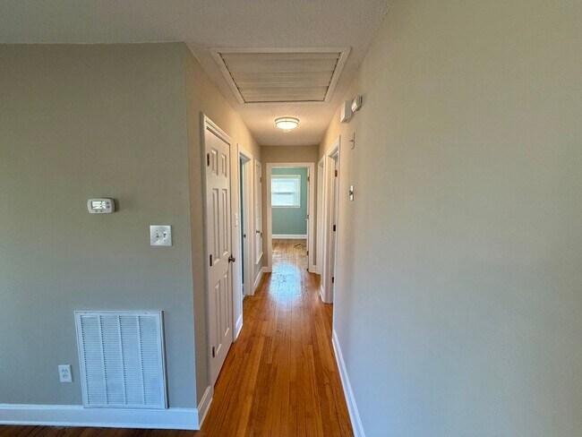 Foto del edificio - Statesville - HWY 21 - 3 BD/ 1 BA