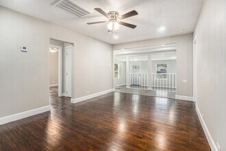 Building Photo - 812 7th Ave N
