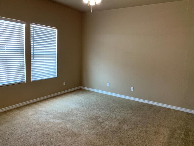 Foto del edificio - 7230 Manford Ln