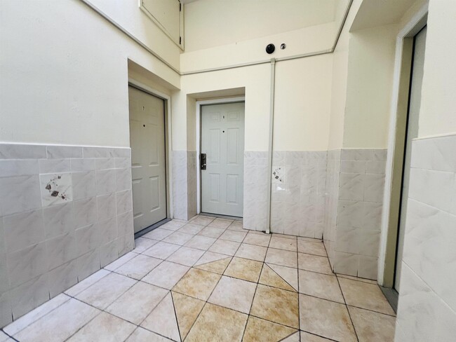 Foto del edificio - 250 S Orange Ave