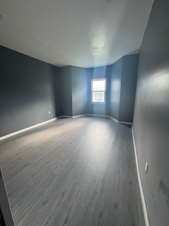 Foto del edificio - 116 E Ridge St