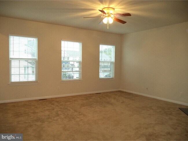 Building Photo - 108 Admiral Ln