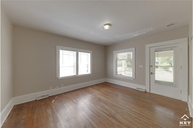Building Photo - 1258 N Lewellen Ave
