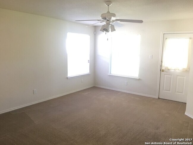 Building Photo - 3bed, 2 Bath in Wild Horse Subdivision