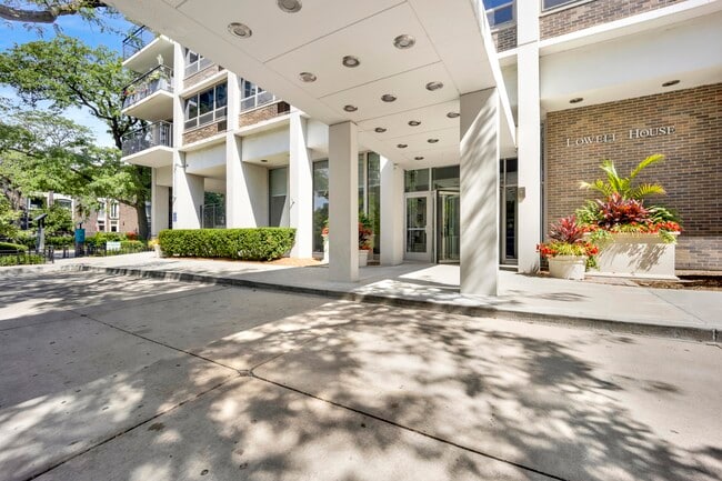 Building entrance - 88 W Schiller St
